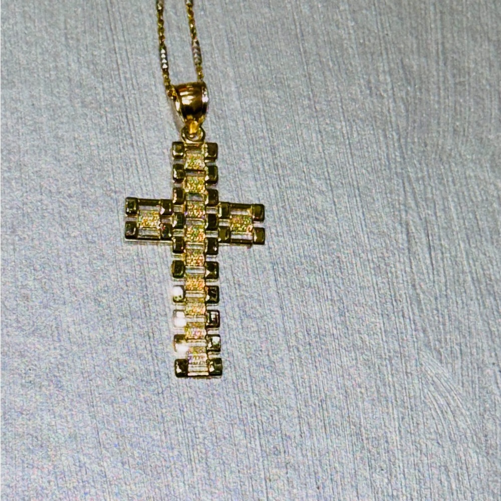 10k Solid Gold Cross Pendant, Diamond Cut Cross for Men FREE Appraisal +Gift Box - Picture 4 of 7